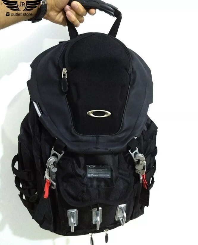 oakley laptop backpack 17 inch